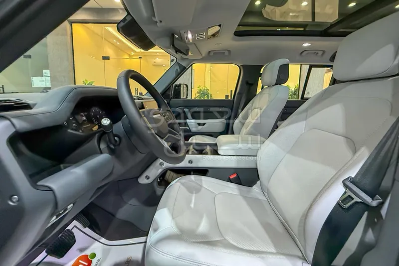 2025 لاند روفر ديفيندر 110