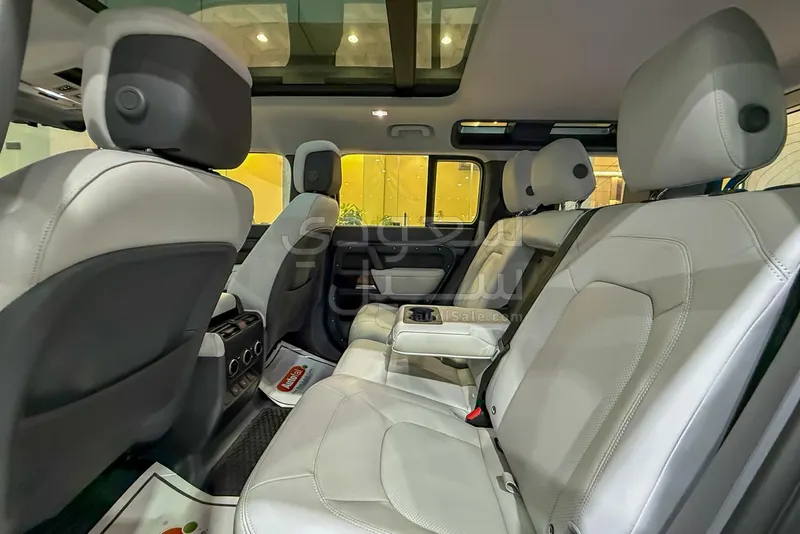 2025 لاند روفر ديفيندر 110