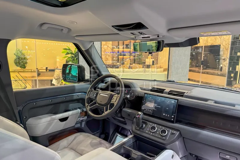 2025 لاند روفر ديفيندر 110