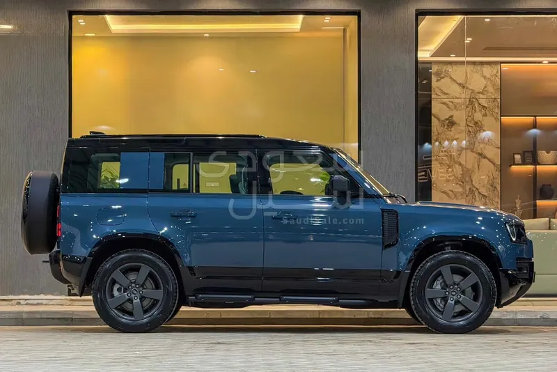 2025 لاند روفر ديفيندر 110