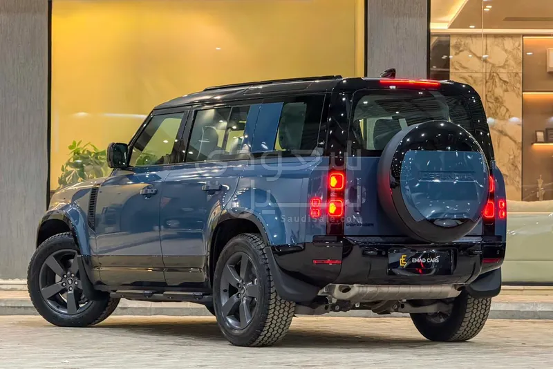 2025 لاند روفر ديفيندر 110