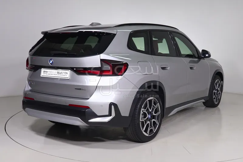 2025 بي ام دبليو الفئة اي