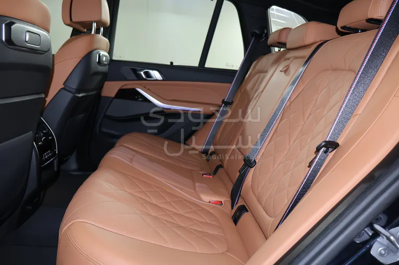 2025 بي ام دبليو الفئة اكس 5 إم كت