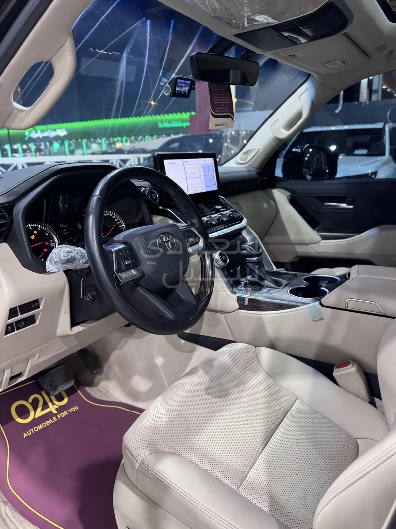 2024 تويوتا لاند كروزر في اكس ار