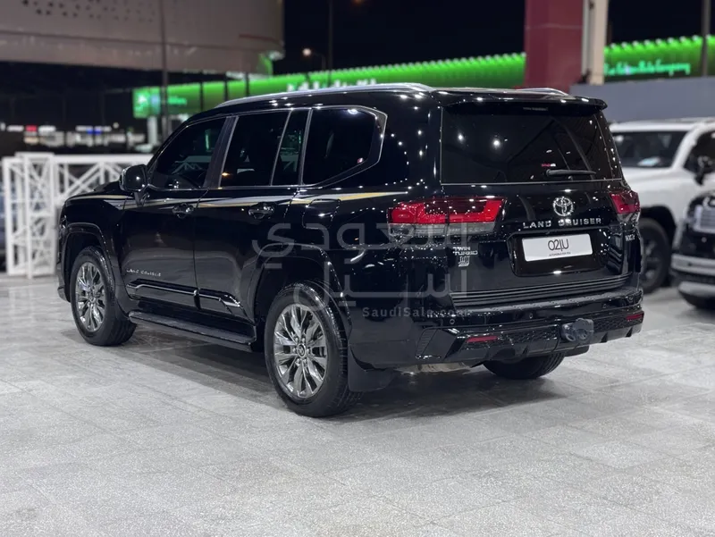2024 تويوتا لاند كروزر في اكس ار