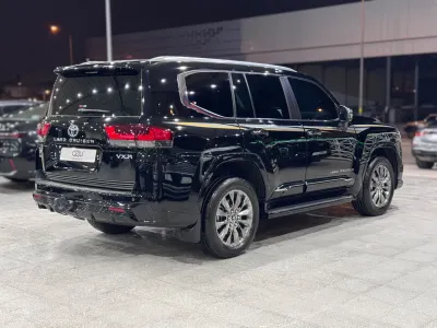 2024 تويوتا لاند كروزر في اكس ار