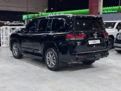 2024 تويوتا لاند كروزر في اكس ار