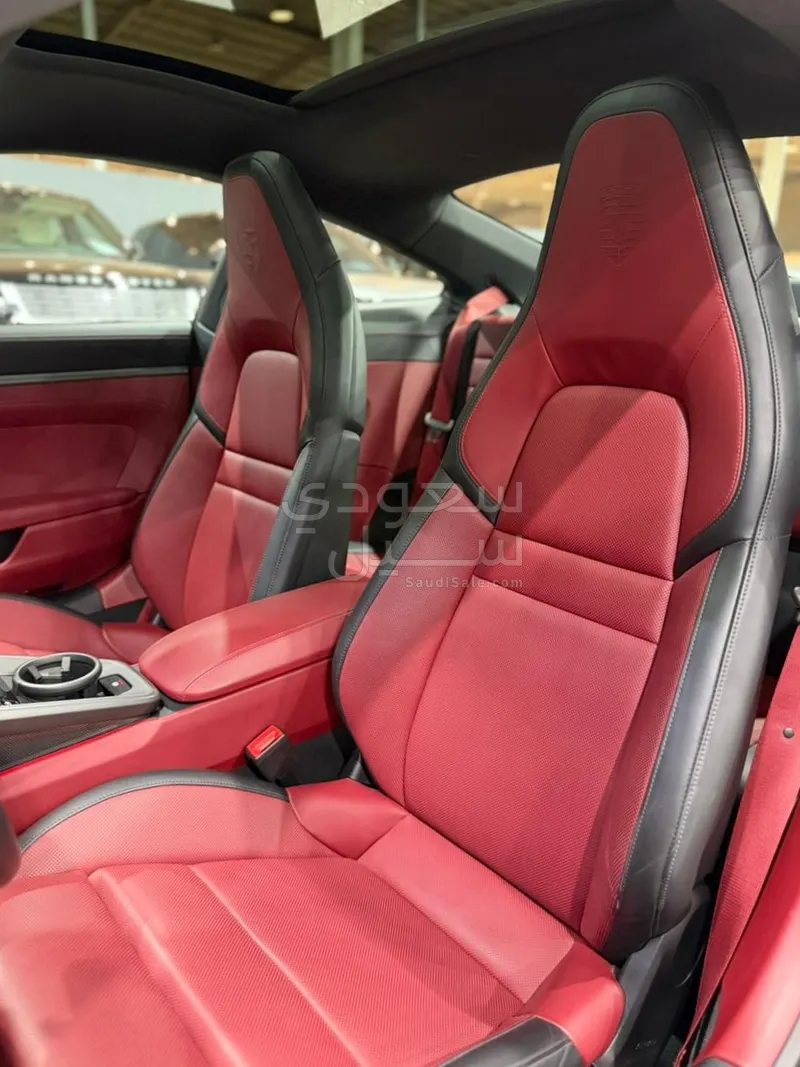 2025 بورش 911 كاريرا