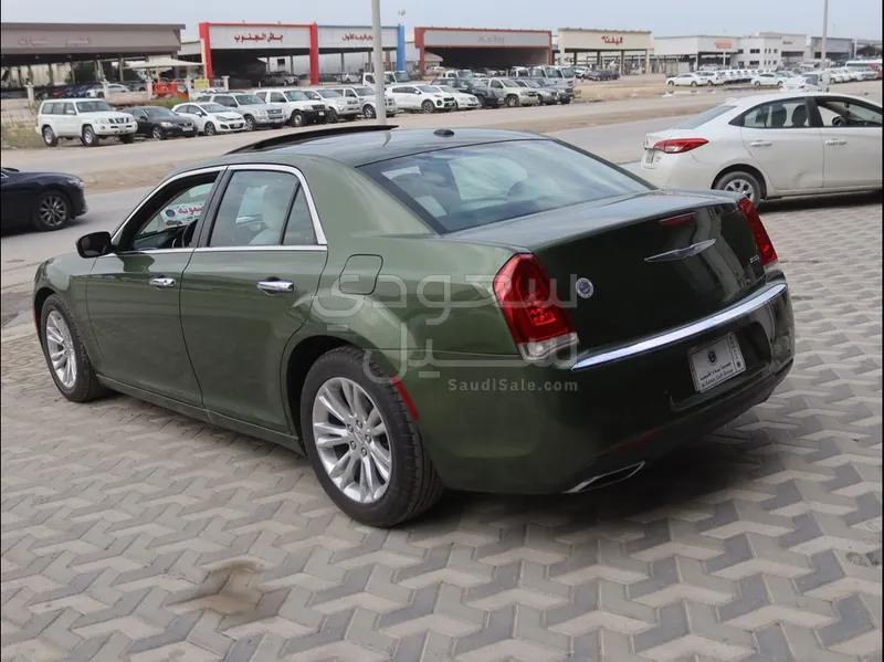 2018 كرايسلر 300 سي