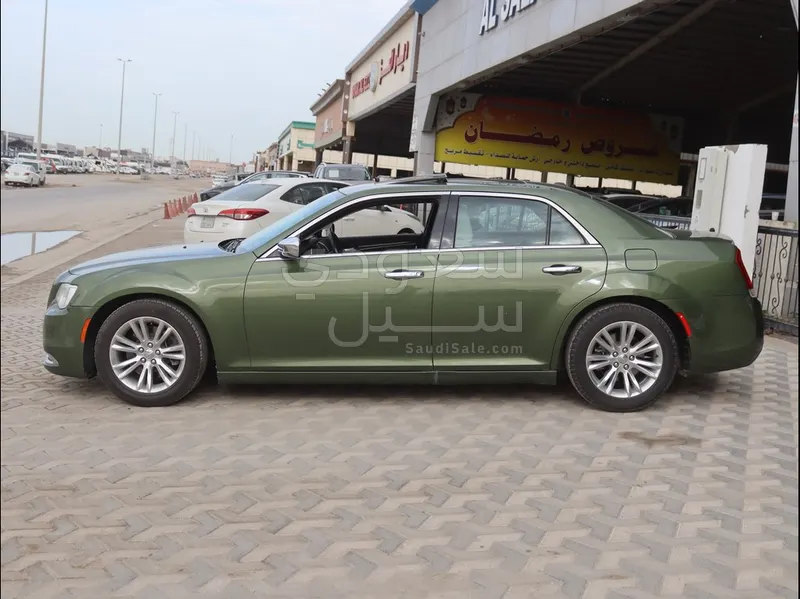 2018 كرايسلر 300 سي