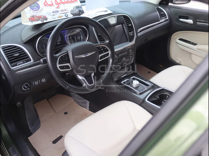 2018 كرايسلر 300 سي