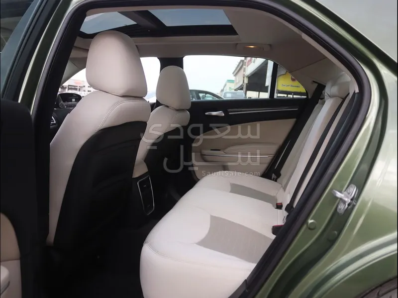 2018 كرايسلر 300 سي