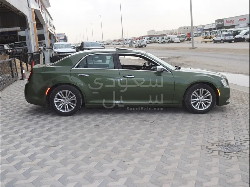 2018 كرايسلر 300 سي