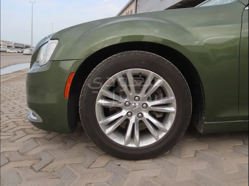 2018 كرايسلر 300 سي