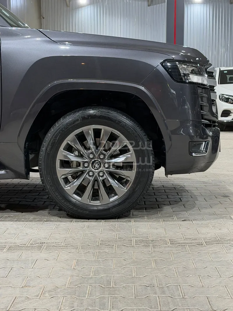 2023 تويوتا لاند كروزر جي اكس ار