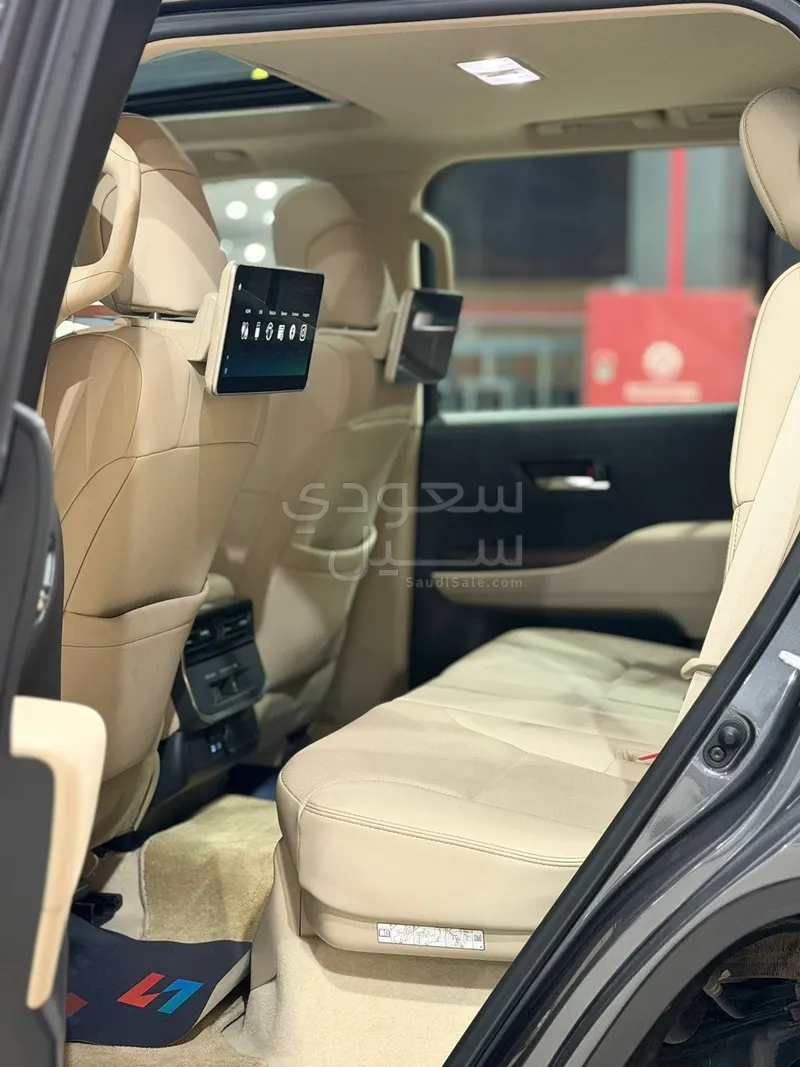 2023 تويوتا لاند كروزر جي اكس ار