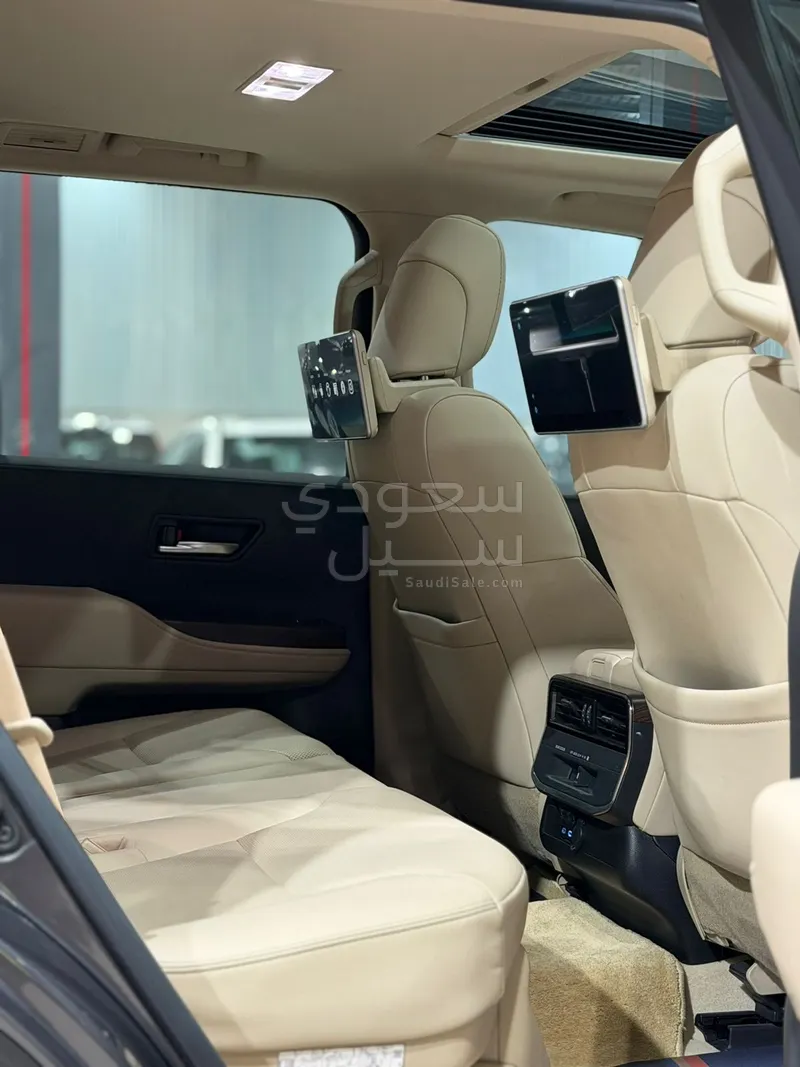 2023 تويوتا لاند كروزر جي اكس ار