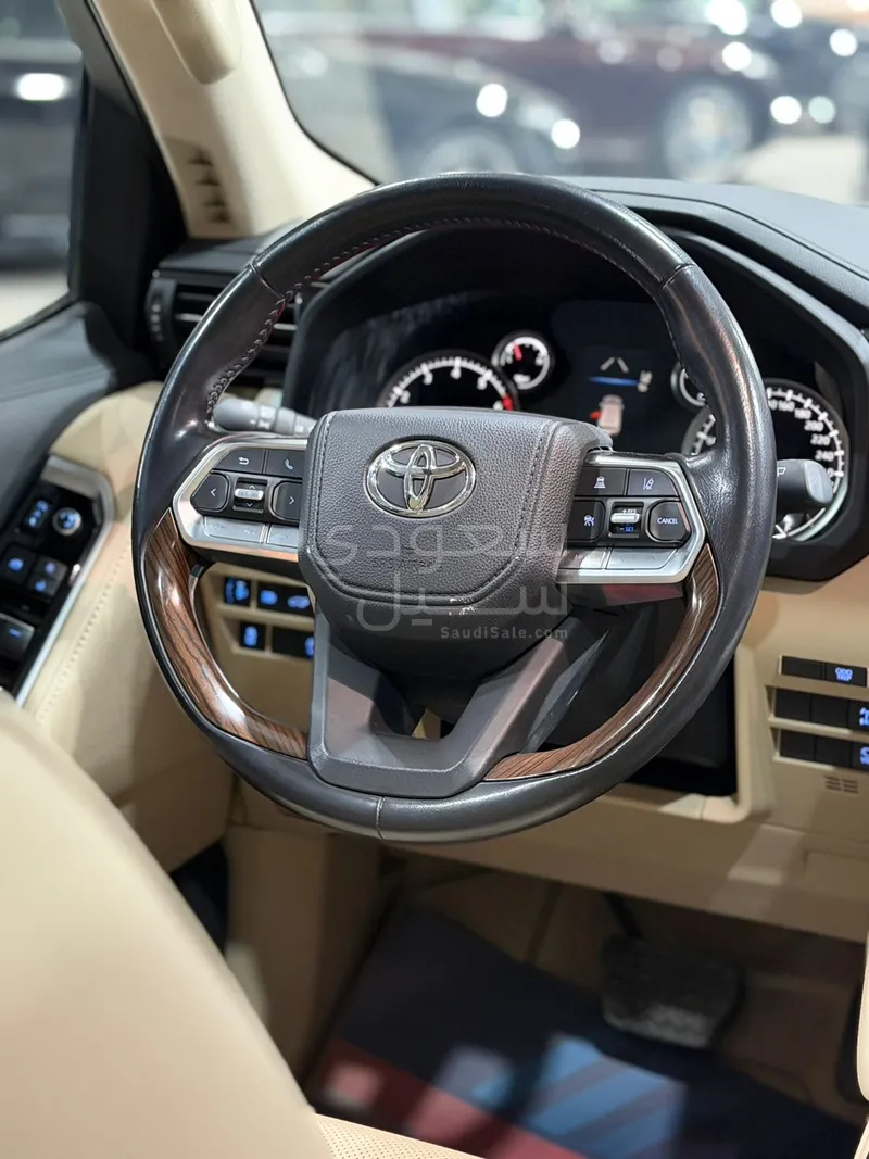 2023 تويوتا لاند كروزر جي اكس ار