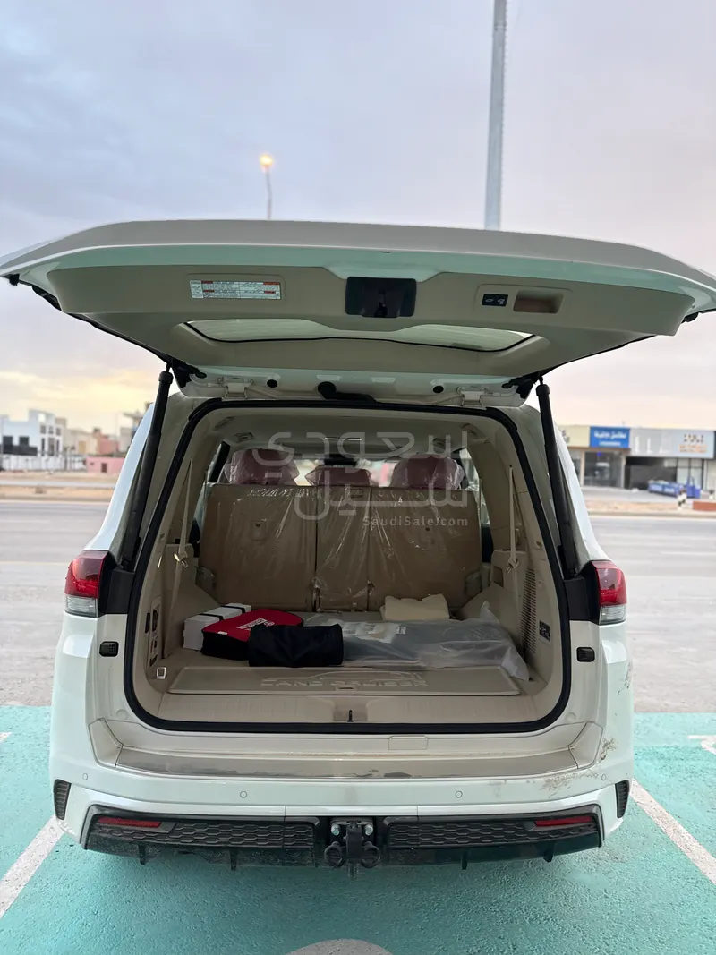 2025 تويوتا لاند كروزر جي اكس ار