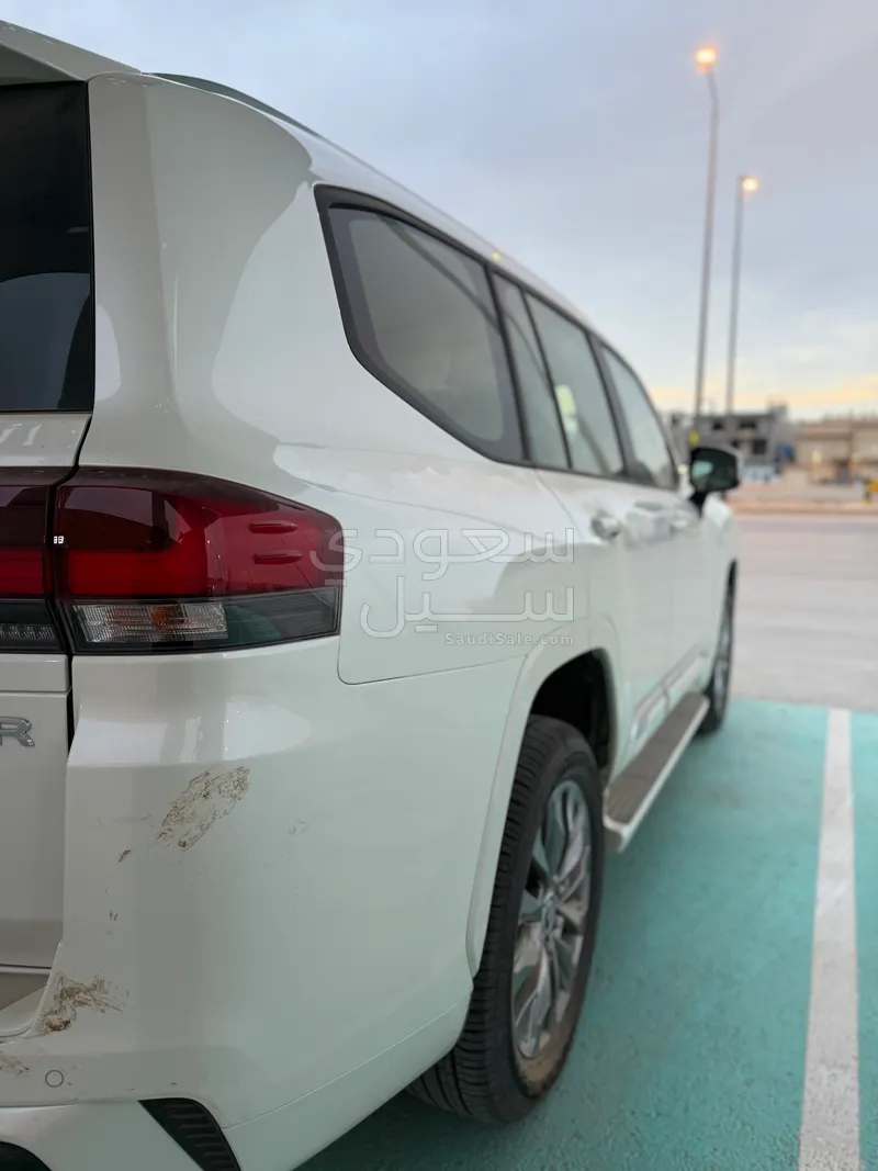 2025 تويوتا لاند كروزر جي اكس ار