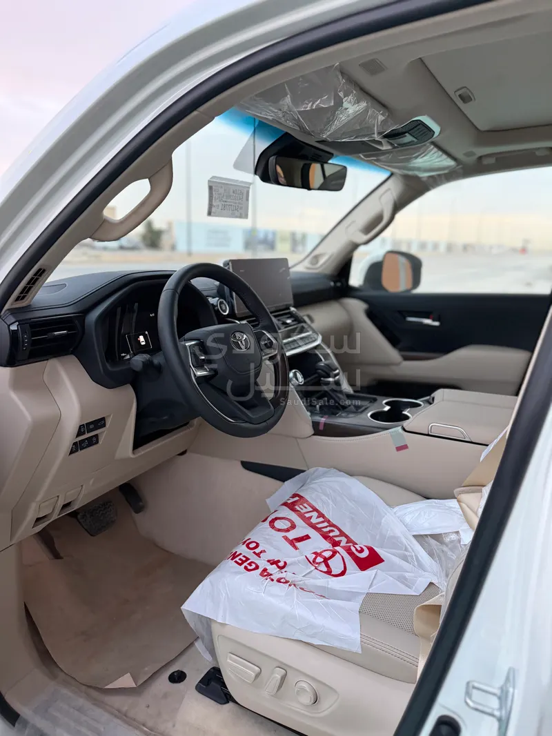 2025 تويوتا لاند كروزر جي اكس ار