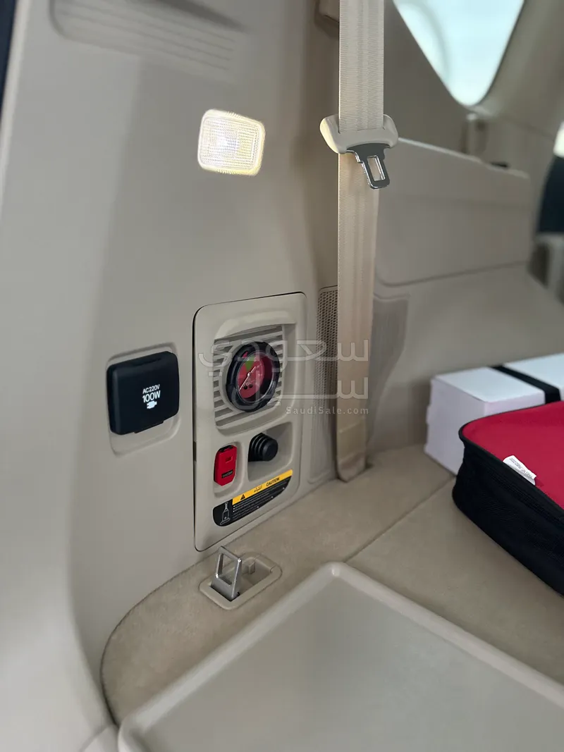 2025 تويوتا لاند كروزر جي اكس ار