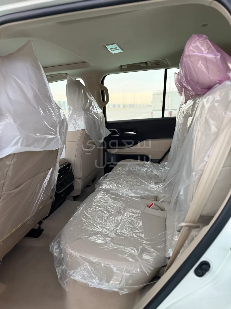 2025 تويوتا لاند كروزر جي اكس ار