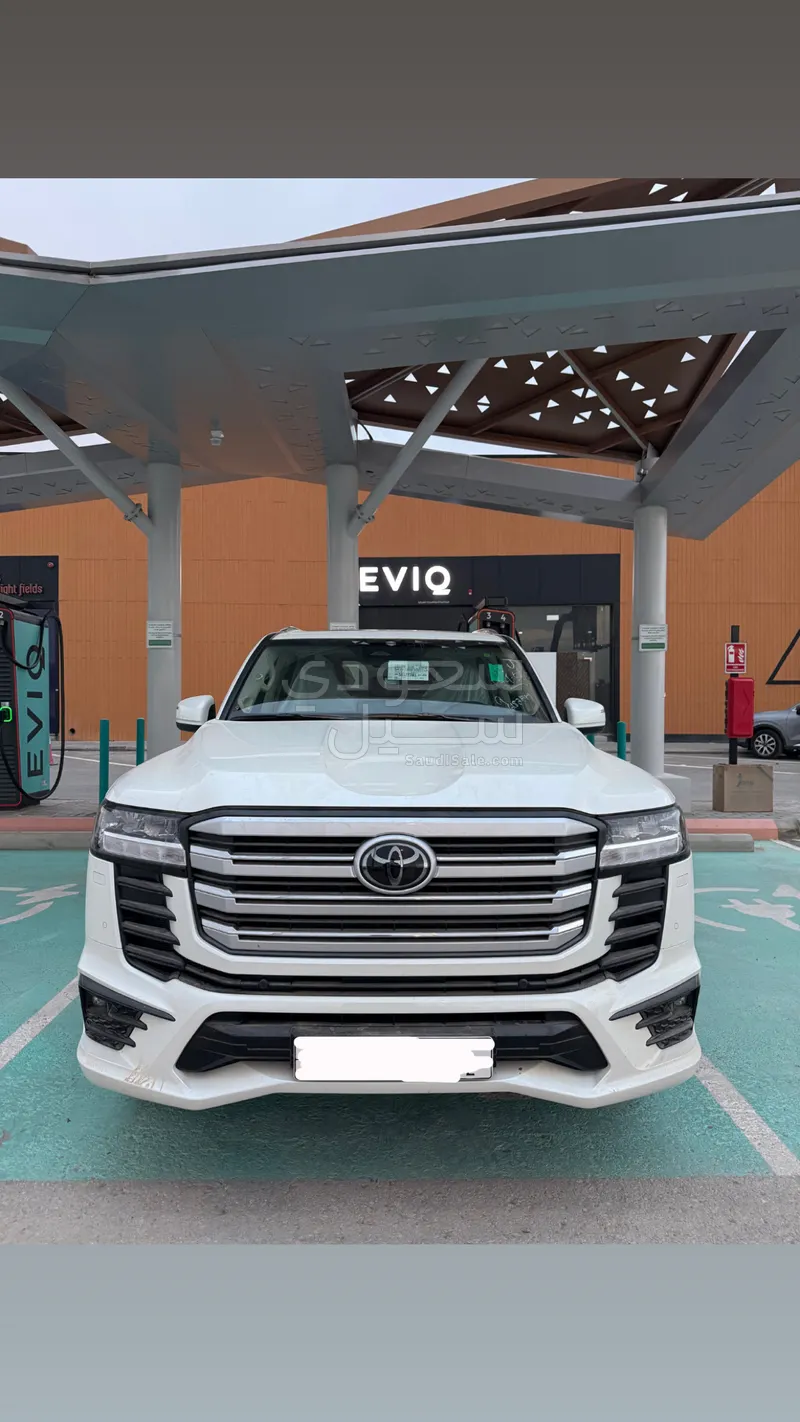 2025 تويوتا لاند كروزر جي اكس ار