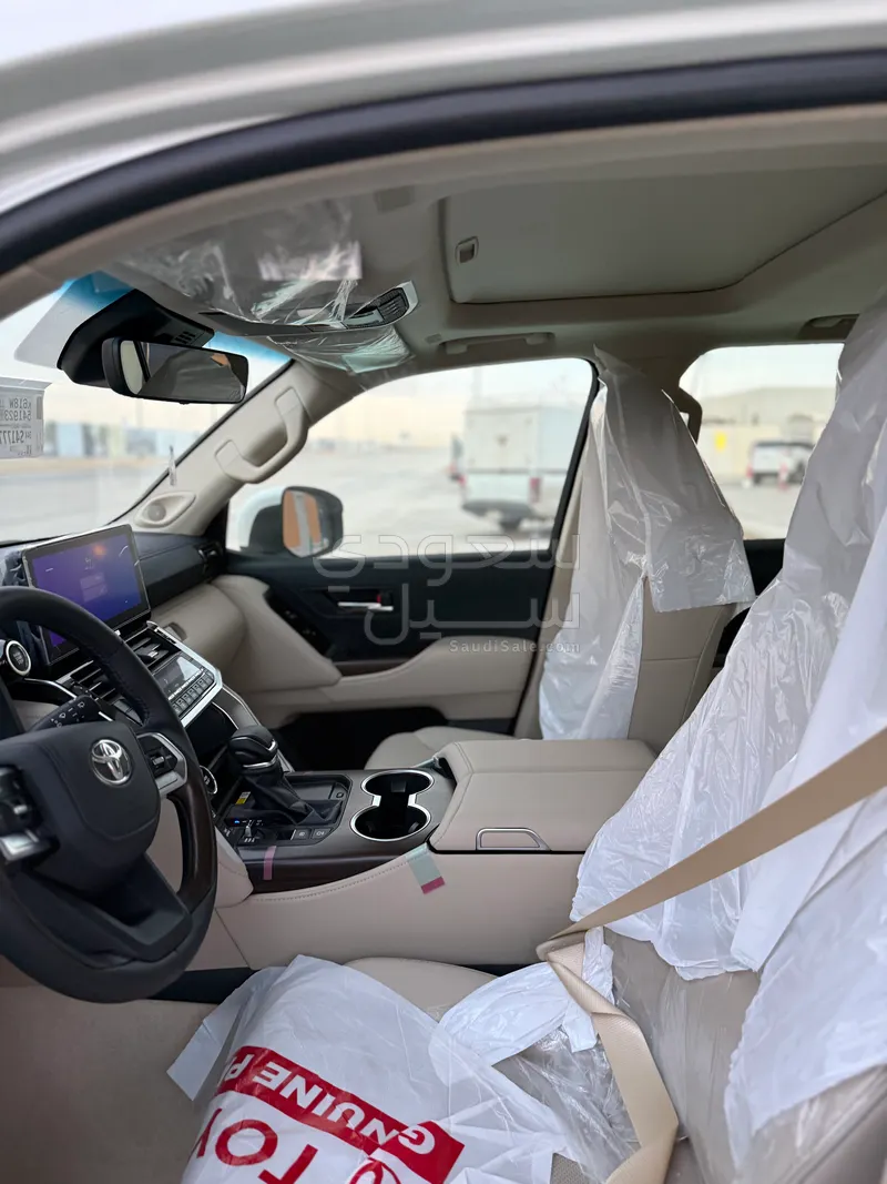 2025 تويوتا لاند كروزر جي اكس ار