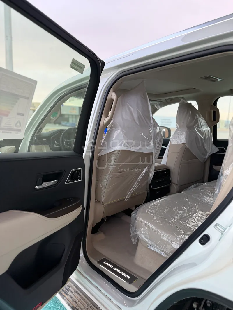 2025 تويوتا لاند كروزر جي اكس ار