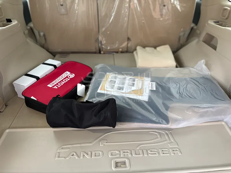 2025 تويوتا لاند كروزر جي اكس ار