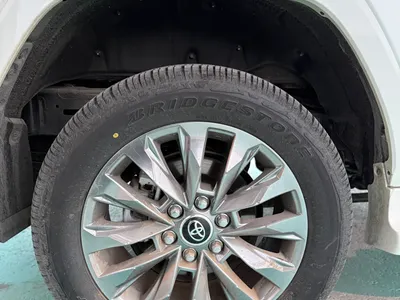 2025 تويوتا لاند كروزر جي اكس ار