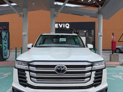 2025 تويوتا لاند كروزر جي اكس ار