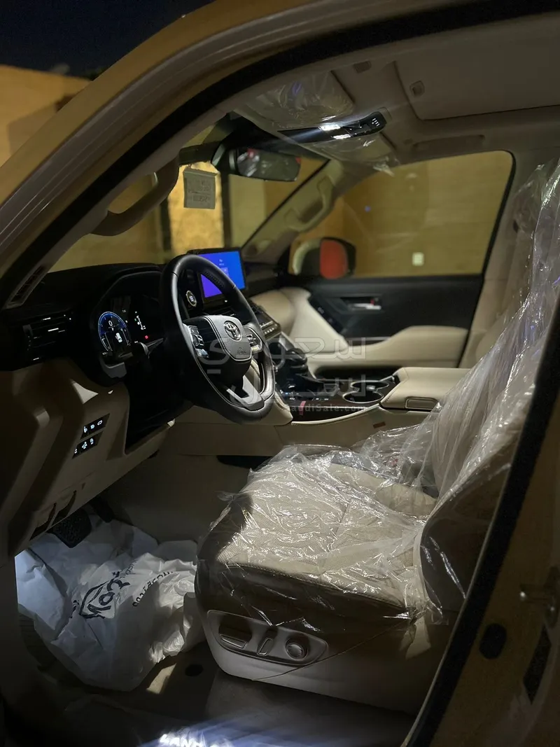 2025 تويوتا لاند كروزر جي اكس ار