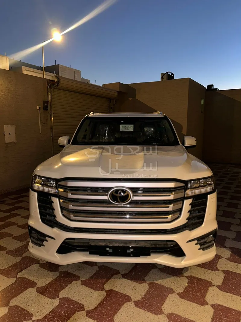 2025 تويوتا لاند كروزر جي اكس ار