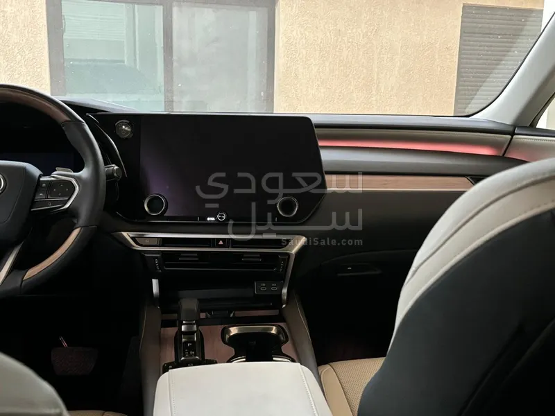 2023 لكزس أر إكس 450 هايبرد