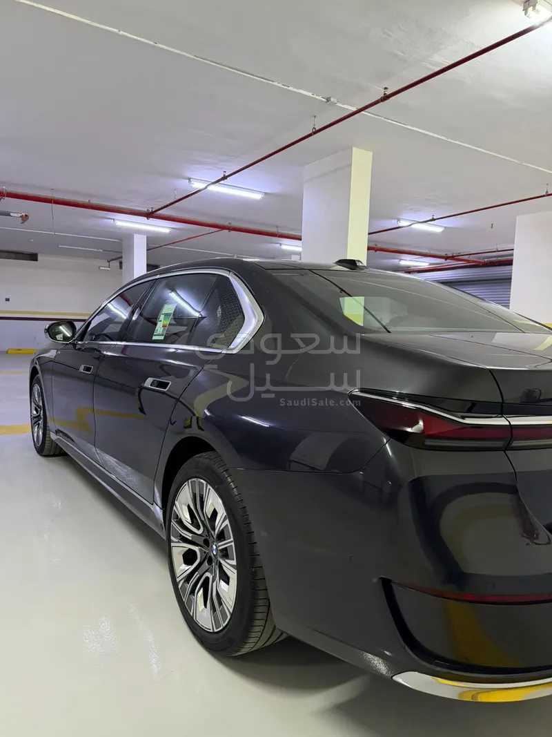 2023 بي ام دبليو الفئة السابعة 735 إل أي