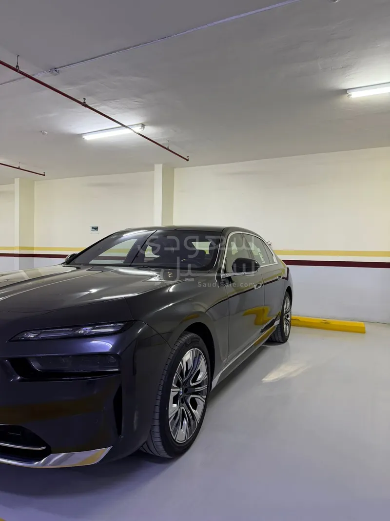 2023 بي ام دبليو الفئة السابعة 735 إل أي