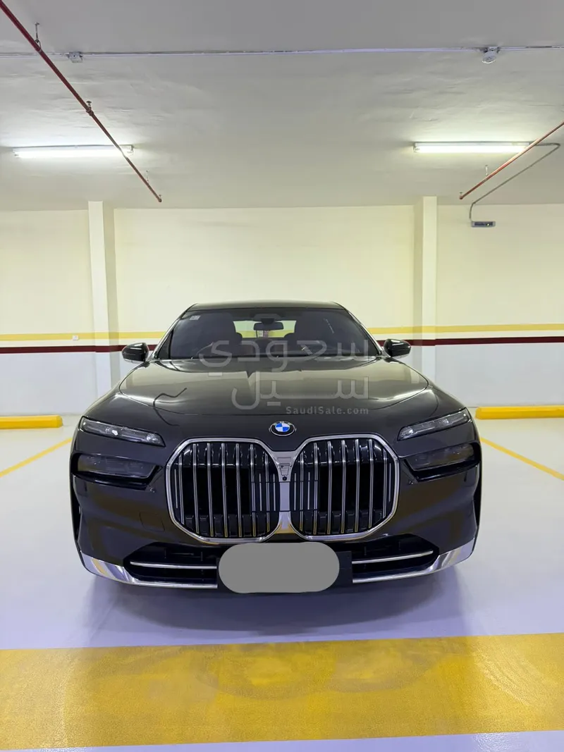 2023 بي ام دبليو الفئة السابعة 735 إل أي