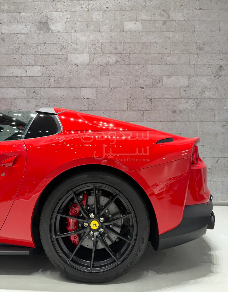 2023 فيراري 12 سيليندر