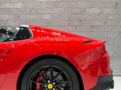 2023 فيراري 12 سيليندر