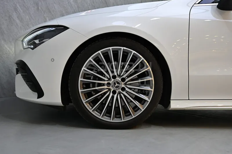 2025 مرسيدس - بنز سي إل أي 200