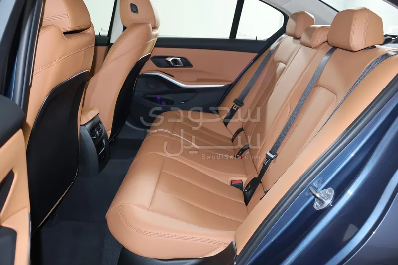 2025 بي ام دبليو الفئة الثالثة 318 أي