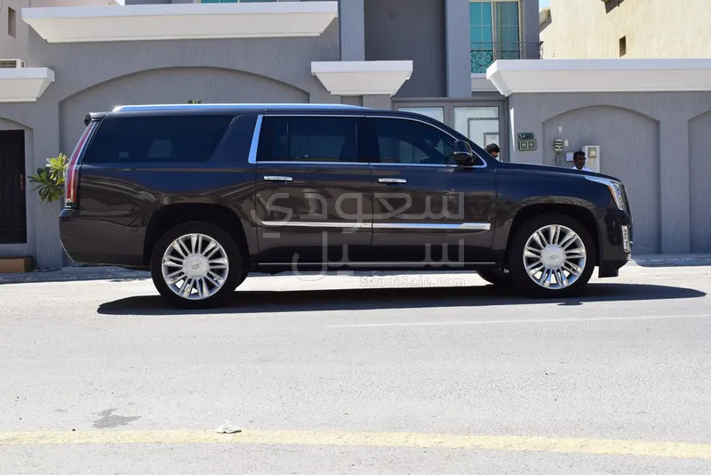 2018 كاديلاك اسكاليد بلاتينيوم