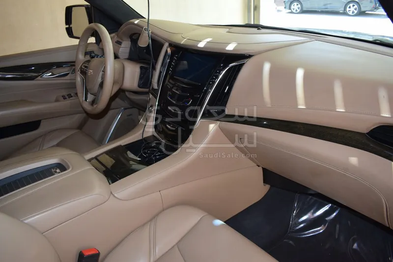 2018 كاديلاك اسكاليد بلاتينيوم