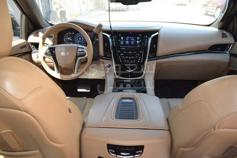 2018 كاديلاك اسكاليد بلاتينيوم