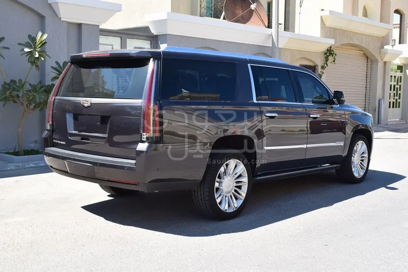 2018 كاديلاك اسكاليد بلاتينيوم