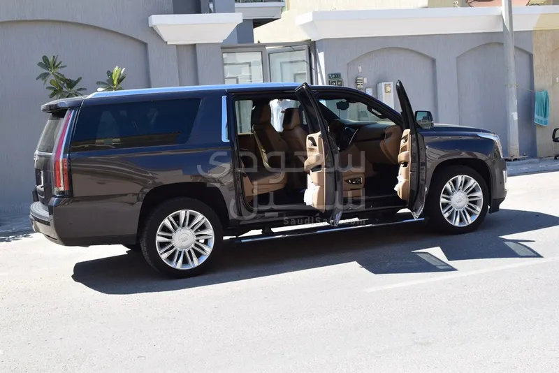 2018 كاديلاك اسكاليد بلاتينيوم