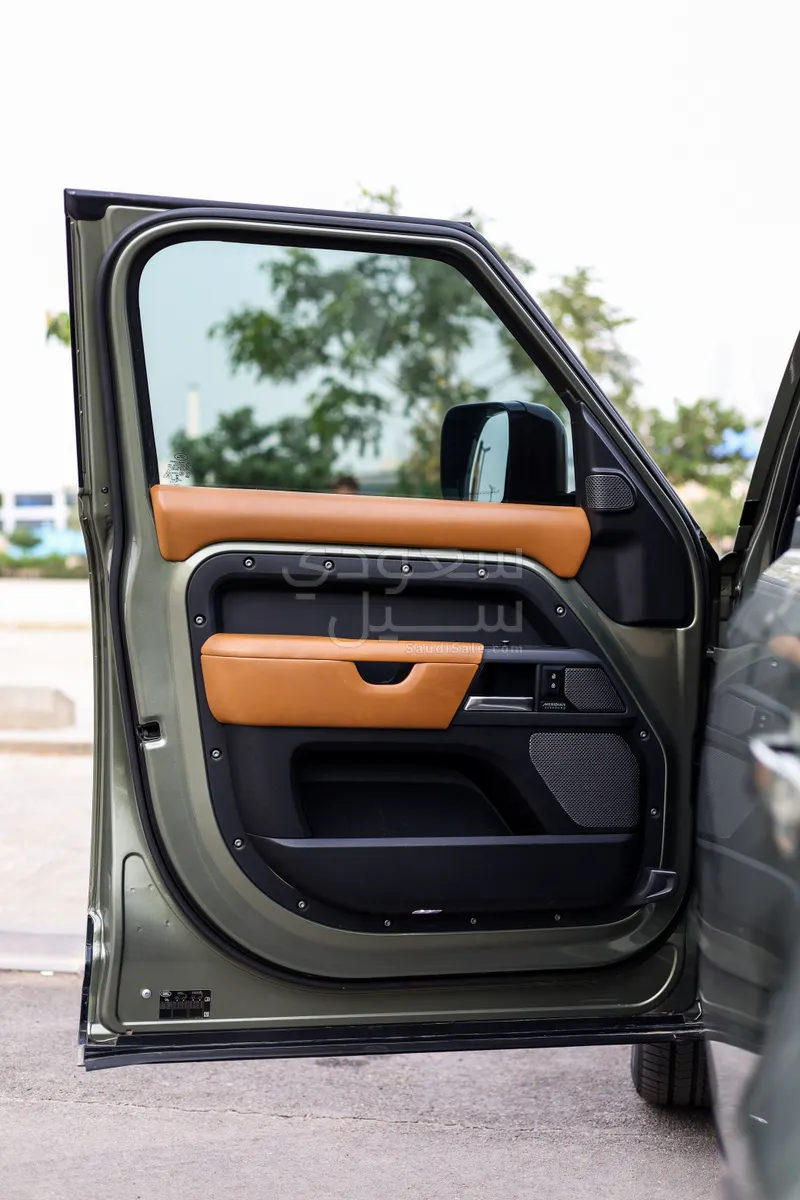 2020 لاند روفر ديفيندر اتش اس اي