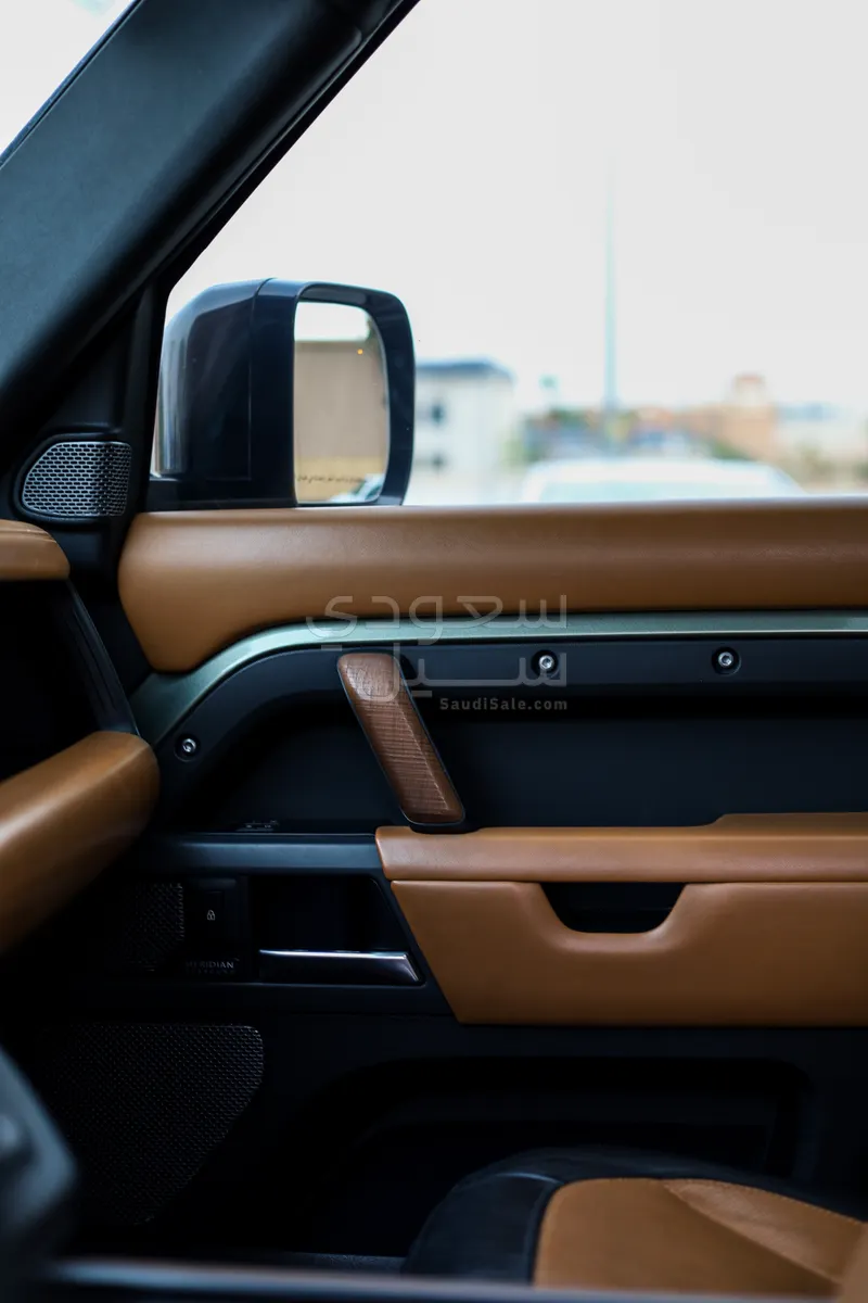 2020 لاند روفر ديفيندر اتش اس اي